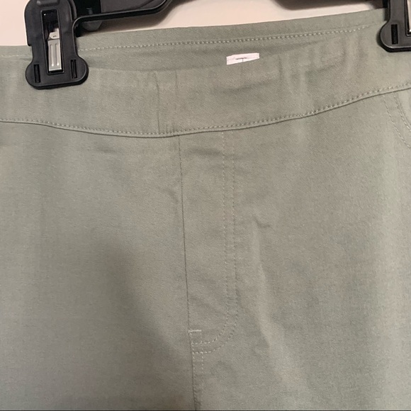 BNWOT!  TSC Exclusive! MarlaWynn 16P Capri/Crop with Tummy control. - Picture 4 of 9